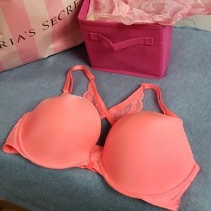 Front closure push up bra